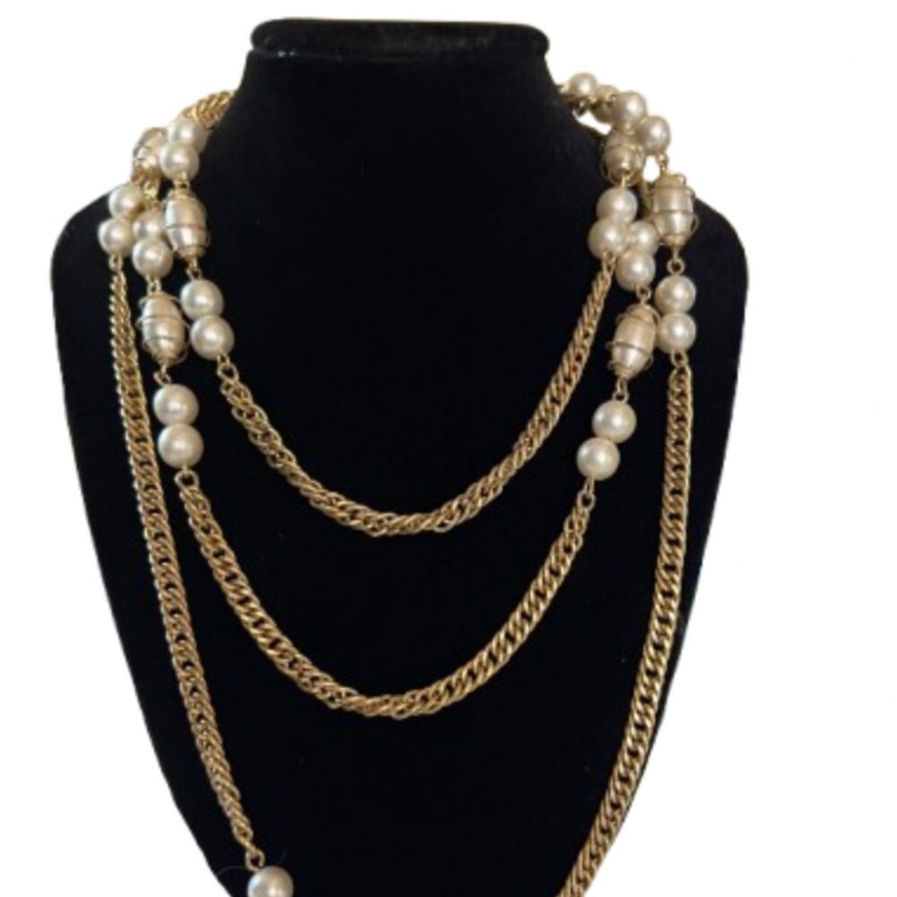 Sarah Coventry Faux Pearl Necklace